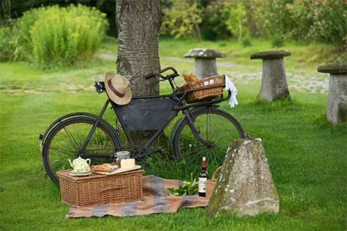 pic nic -bici-pasqua-non si dice piacere-bon ton buone maniere