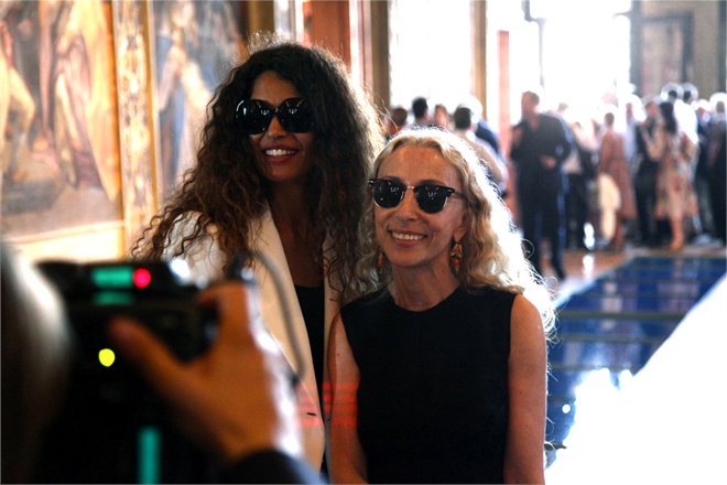 afefjnifenfrancasozzani-foto con occhiale da sole