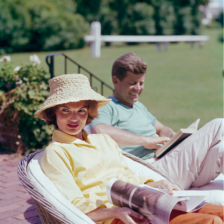 REVLON-LOVEISON-trucchi-estate-rossetti-lucidalabbra-primavera-non-si-dice-piacere-blog-jackie and JFK Portrait #3 by Mark Shaw. Hyannis Port, 1959