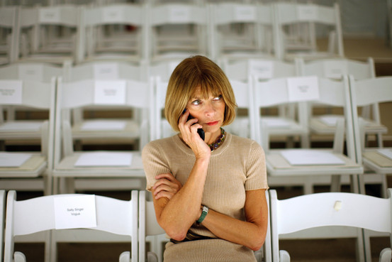 anna-wintour- bianco rosso verdone- telefono-richiamare-bon-ton-galateo-richiamre-segreteria-telefonica-non-si-dice-piacere