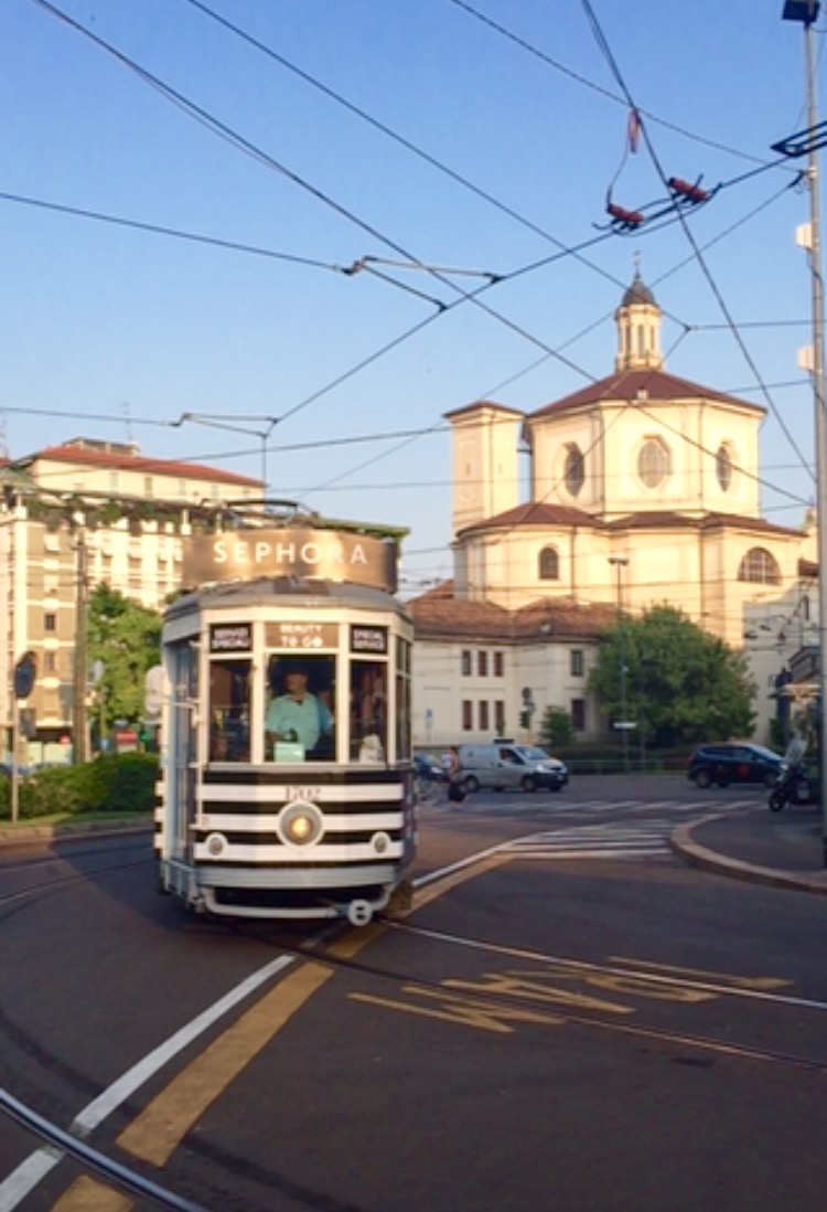 sephora-tram-milano- piazza-fontana