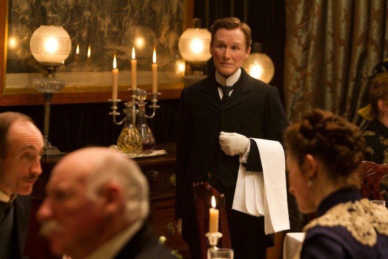 glenn-close-albert-nobbs-camerirere-sala