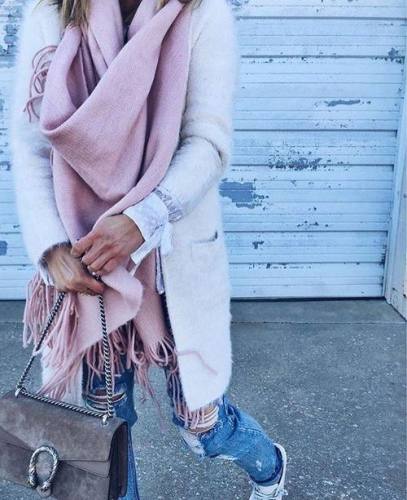 rosa - colore-quale -sciarpa moda-2017 inverno-come-scegliere