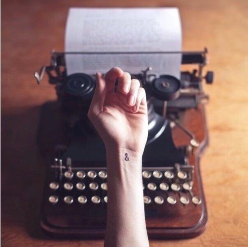 scriversi sulle mani - ricordare- tatuaggi