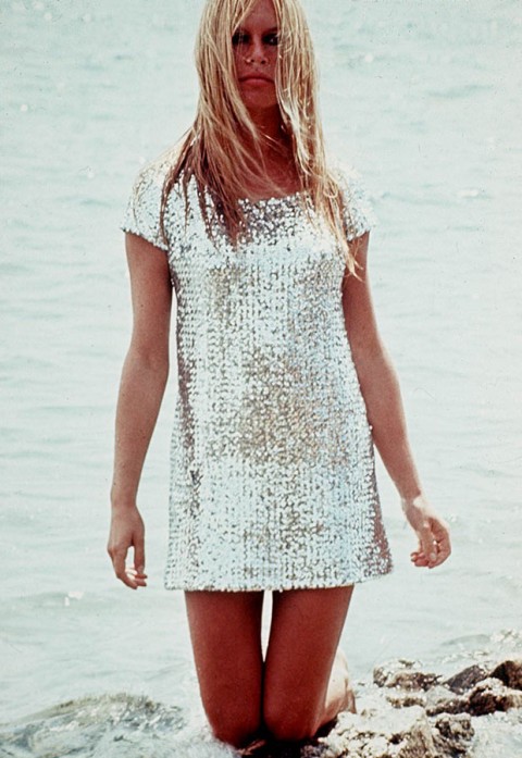 Brigitte-Bardot-pailletes- spiaggia-