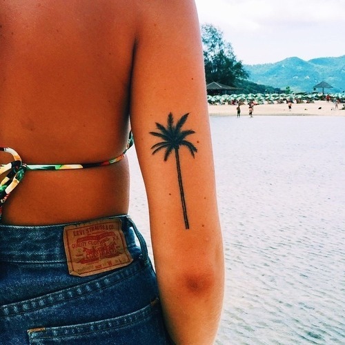 hippie-stile-come-vestirsi-spiaggia-liberta-vacanza-tatoo