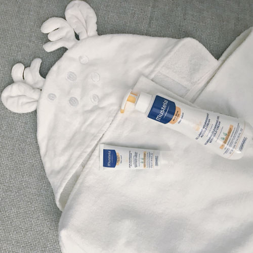 baby - skin-care- letto-mustela-prodotti-indispenabili-pelle inverno bagnetto