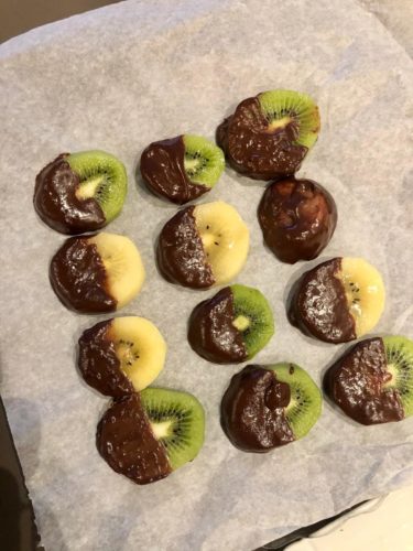 kiwi-merenda-facile- veloce- sana-benessere-bambini-cioccolato fondente